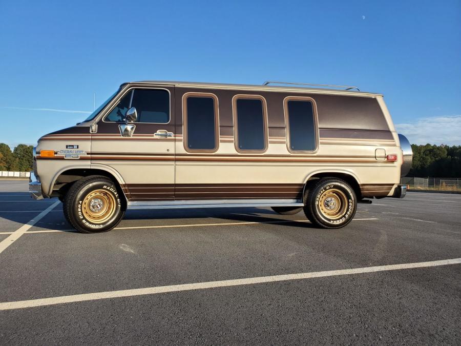  Chevrolet G20 Conversion Van  (CG21305) 1988 года  (фото 15 из 257)